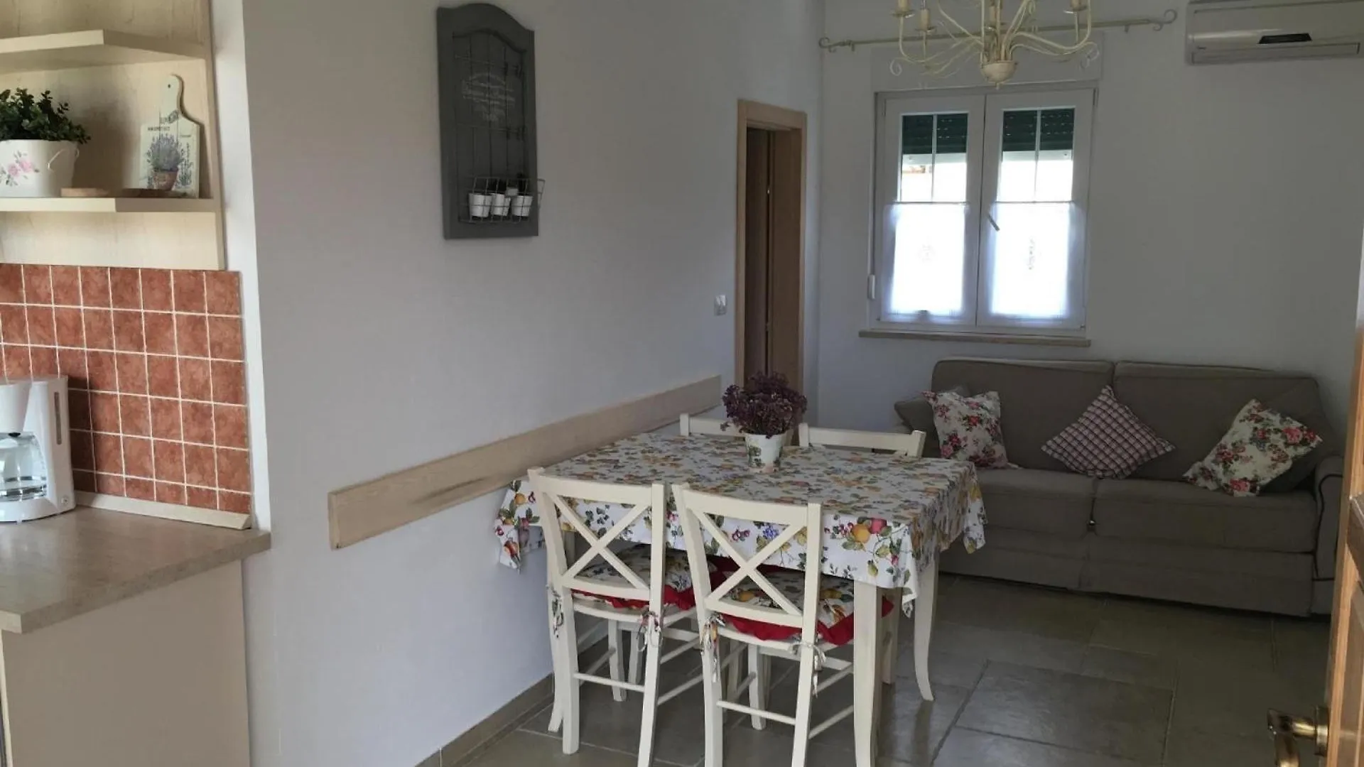 Apartment Appartement In Stoja Mit Moebliertem Balkon Pula