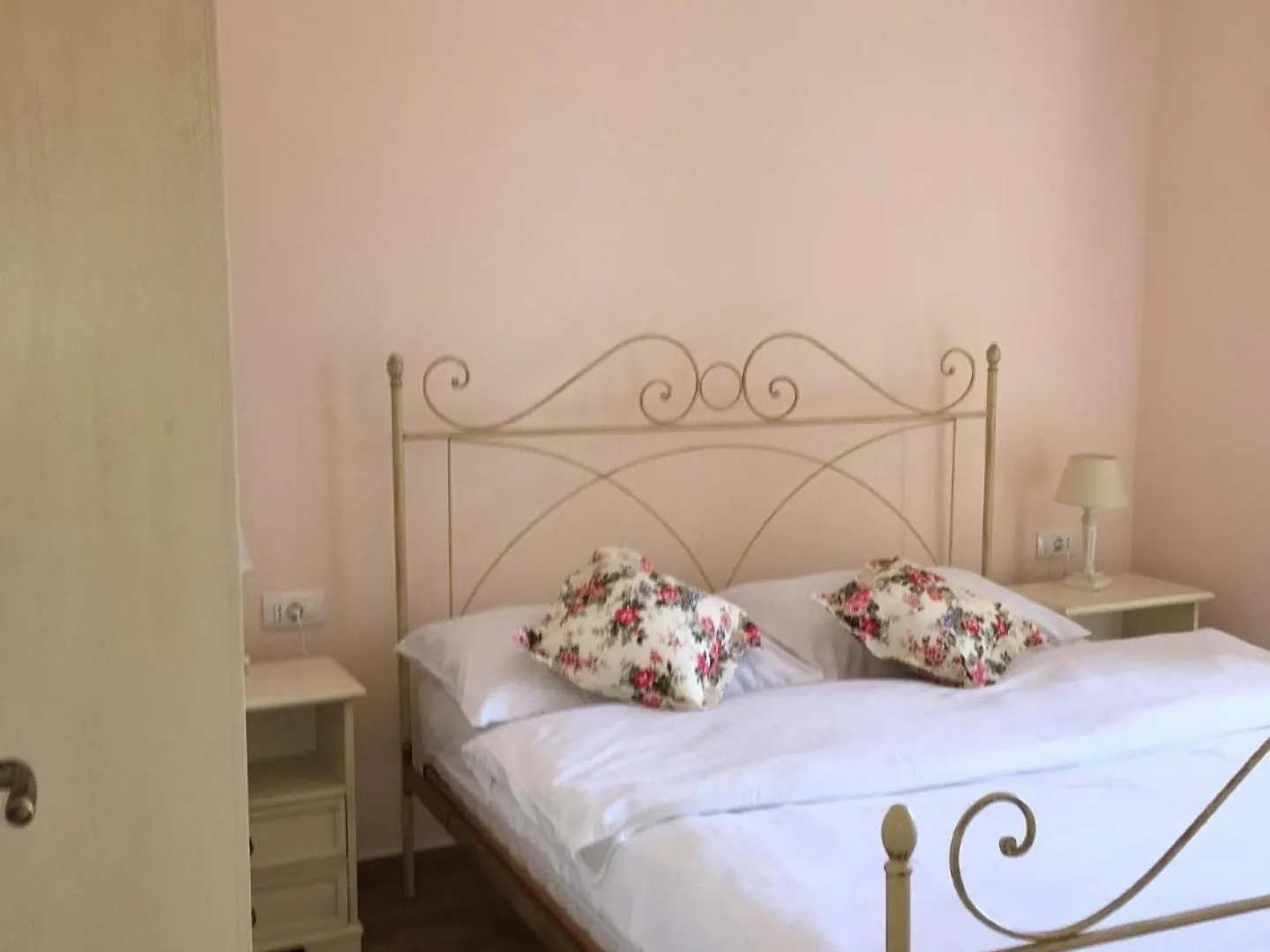 Appartement In Stoja Mit Moebliertem Balkon Pula Croatia